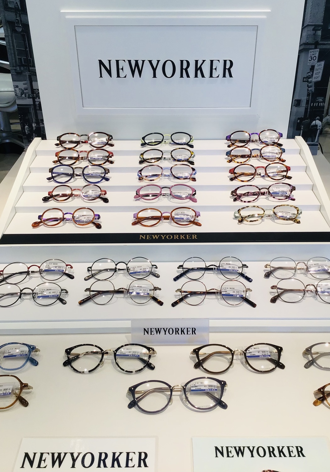 店内展示スペースNEWYORKERフレーム写真